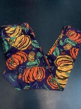 LuLaRoe Womens Tall & Curvy Pumpkin Leggings - Purple with Orange & Yellow
